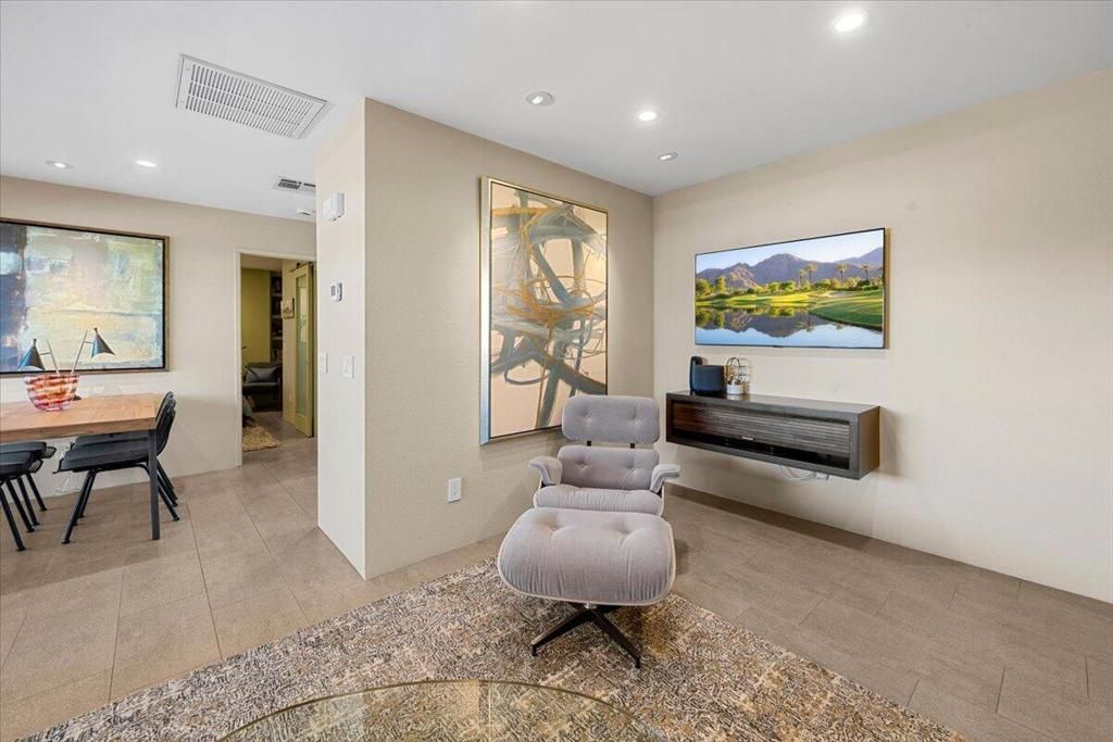 Image 7 of property listing at 467 S Calle El Segundo D1, Palm Springs, CA 92262