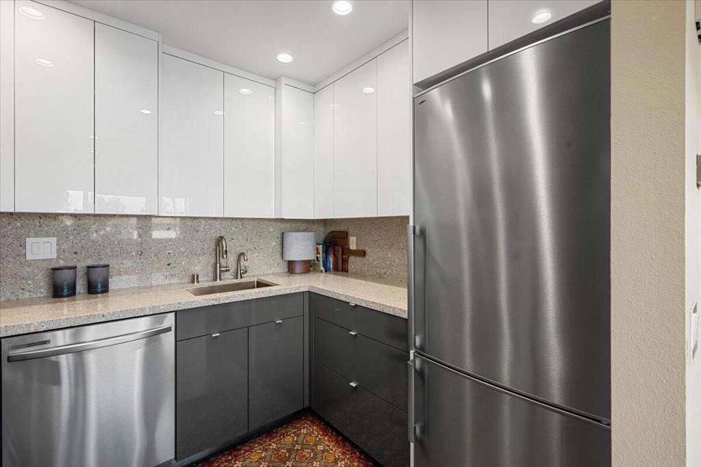 Image 9 of property listing at 467 S Calle El Segundo D1, Palm Springs, CA 92262