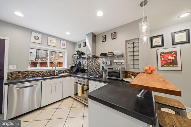 1318 S ALDER ST, Philadelphia, PA 19147