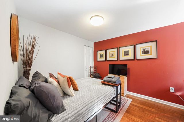 1318 S ALDER ST, Philadelphia, PA 19147