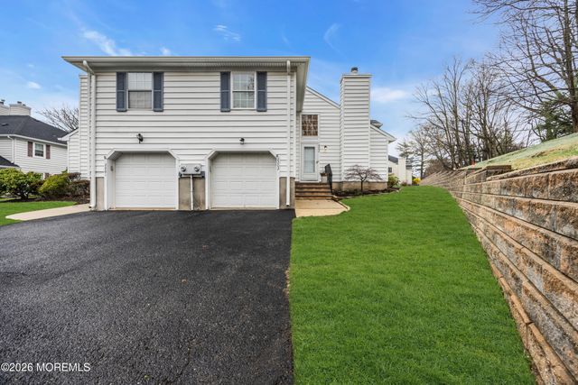 2202 Buckingham Circle, Middletown, NJ 07748