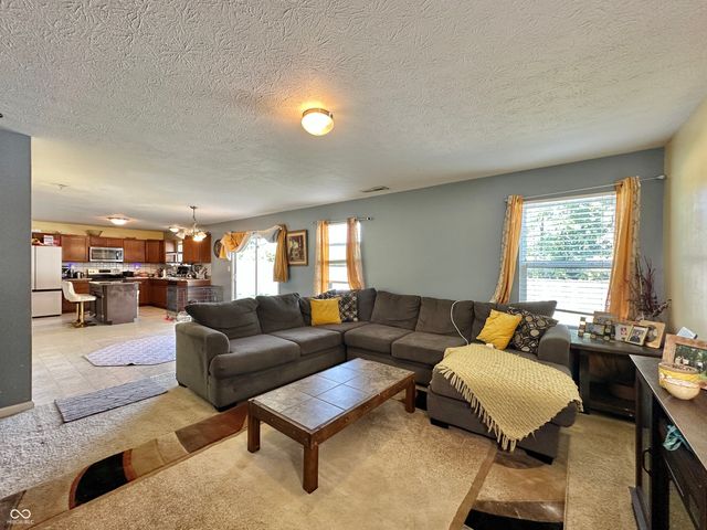 6516 Emerald Crossing Way, Indianapolis, IN 46221