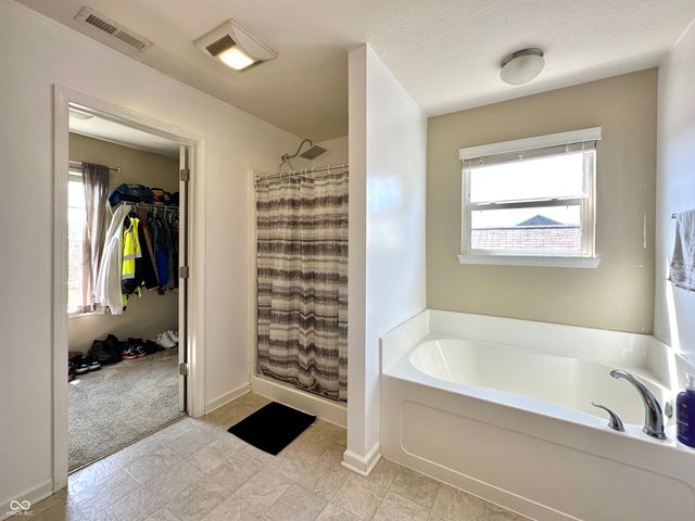 6516 Emerald Crossing Way, Indianapolis, IN 46221