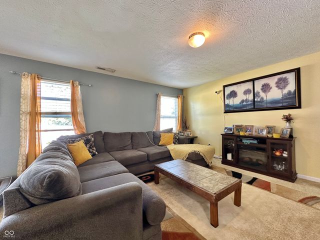 6516 Emerald Crossing Way, Indianapolis, IN 46221