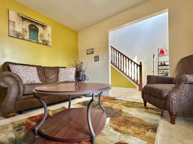 6516 Emerald Crossing Way, Indianapolis, IN 46221