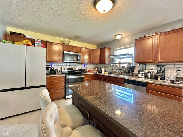 6516 Emerald Crossing Way, Indianapolis, IN 46221