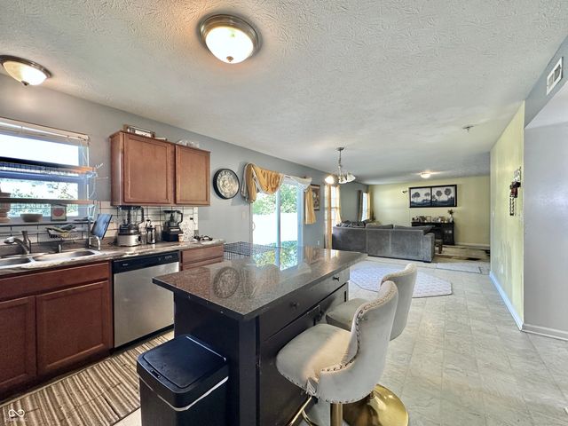 6516 Emerald Crossing Way, Indianapolis, IN 46221