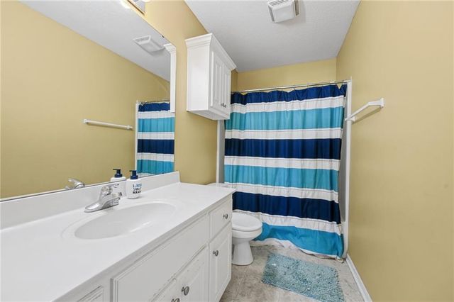 12213 Clubhouse Drive, Kansas City, KS 66109