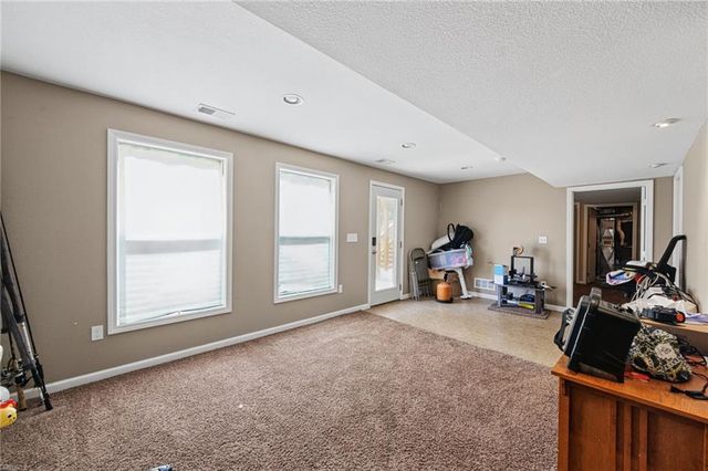 12213 Clubhouse Drive, Kansas City, KS 66109