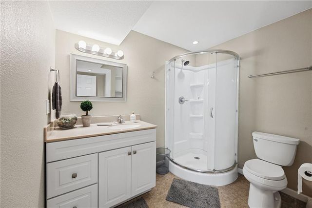 12213 Clubhouse Drive, Kansas City, KS 66109
