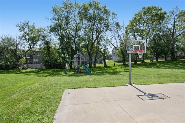 12213 Clubhouse Drive, Kansas City, KS 66109
