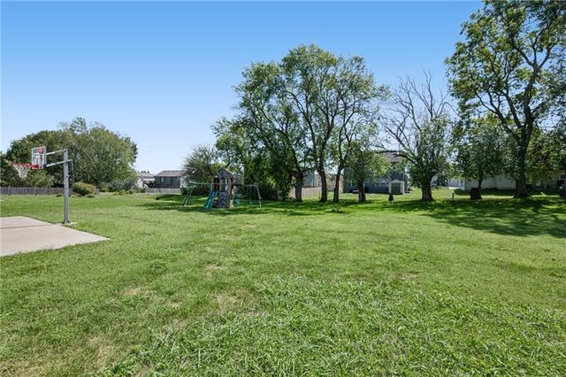 12213 Clubhouse Drive, Kansas City, KS 66109