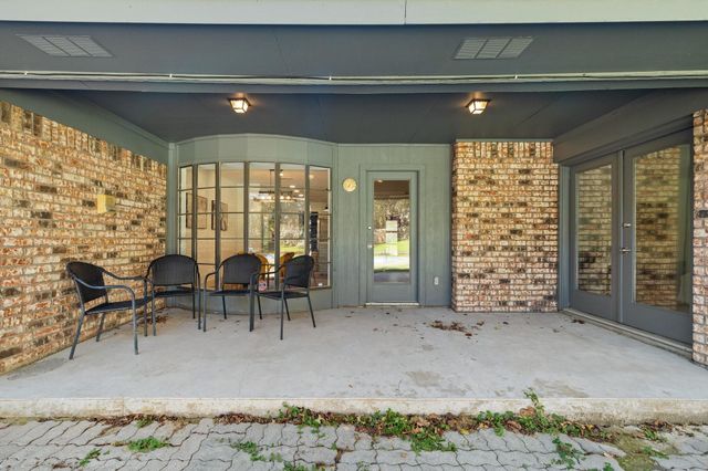 1402 Tiffany Forest Lane, Grapevine, TX 76051