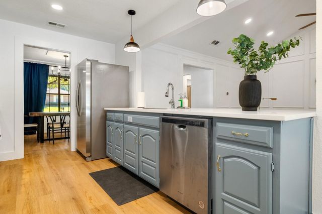 1402 Tiffany Forest Lane, Grapevine, TX 76051