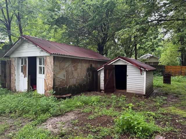 1339 N Concord Avenue, Springfield, MO 65802
