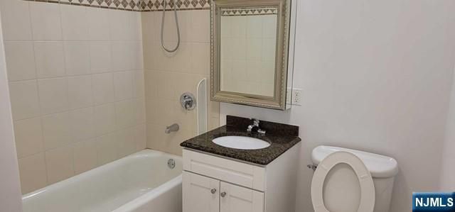 411 E Brinkerhoff Avenue 204, Palisades Park, NJ 07650