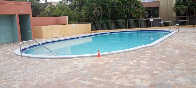 140 NW 87th Ave G214, Miami, FL 33172