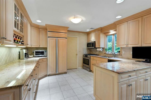56 O Shaughnessy Lane, Closter, NJ 07624