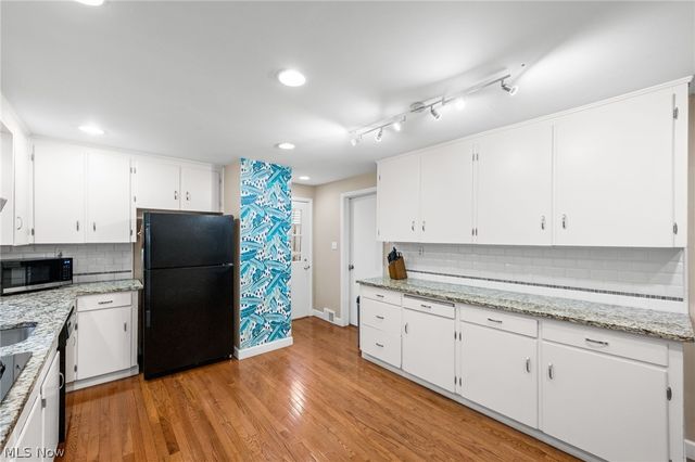 23706 Wimbledon Road, Shaker Heights, OH 44122