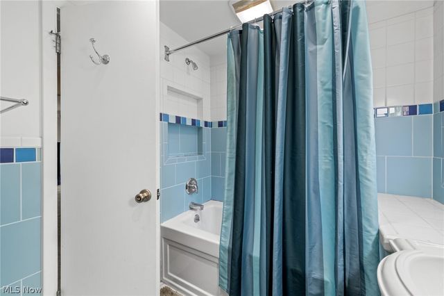 23706 Wimbledon Road, Shaker Heights, OH 44122