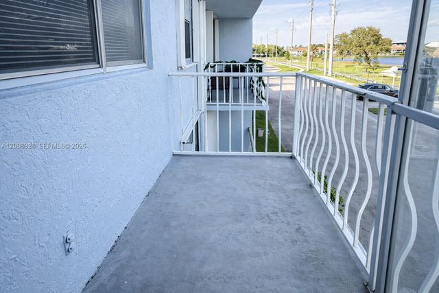 470 Executive Center Drive 2D, West Palm Beach, FL 33401