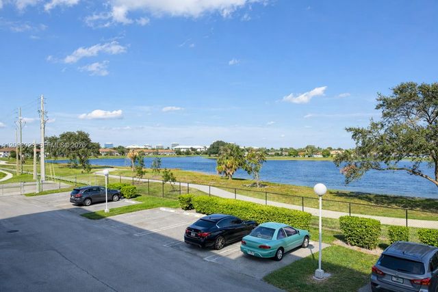 470 Executive Center Drive 2D, West Palm Beach, FL 33401