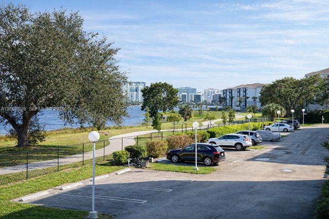 470 Executive Center Drive 2D, West Palm Beach, FL 33401