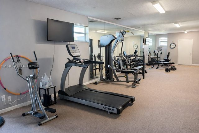 470 Executive Center Drive 2D, West Palm Beach, FL 33401