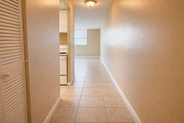 470 Executive Center Drive 2D, West Palm Beach, FL 33401