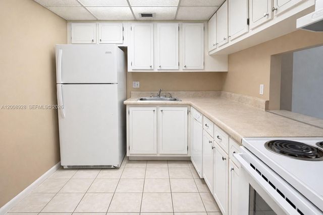 470 Executive Center Drive 2D, West Palm Beach, FL 33401