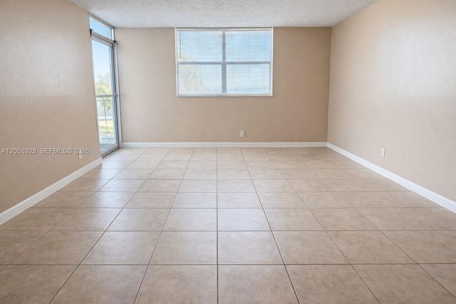 470 Executive Center Drive 2D, West Palm Beach, FL 33401