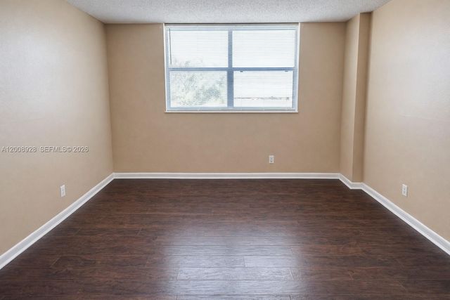 470 Executive Center Drive 2D, West Palm Beach, FL 33401