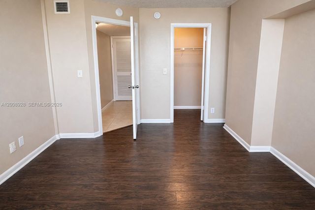 470 Executive Center Drive 2D, West Palm Beach, FL 33401
