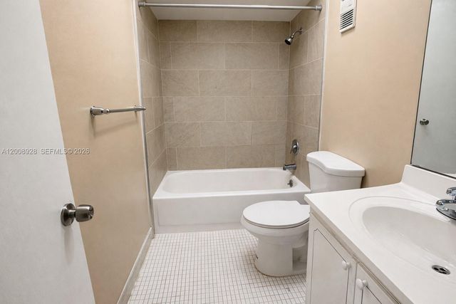 470 Executive Center Drive 2D, West Palm Beach, FL 33401