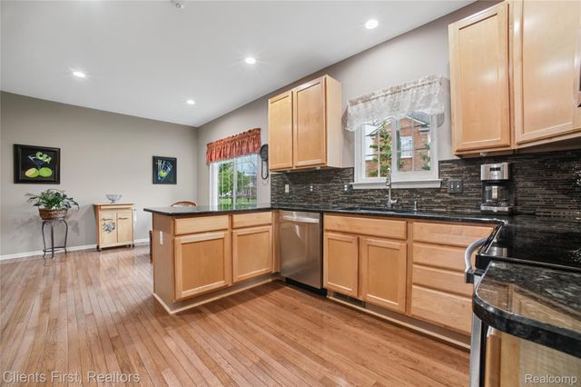 47885 Vistas Circle Drive S 70, Canton Charter Township, MI 48188