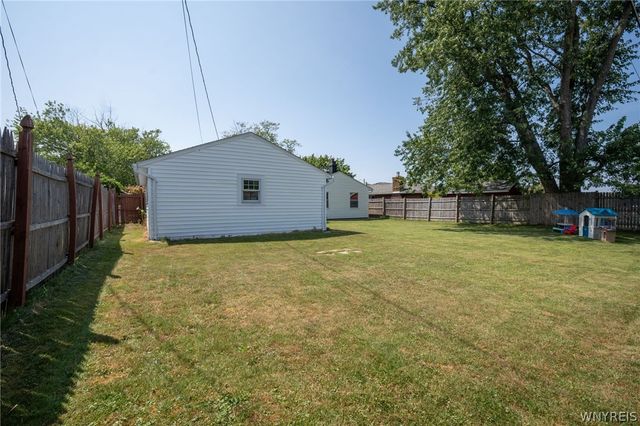 63 Queens Drive, West Seneca, NY 14224