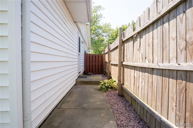 63 Queens Drive, West Seneca, NY 14224
