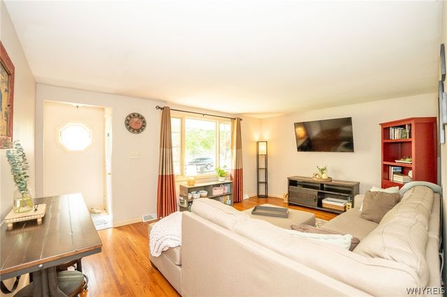 63 Queens Drive, West Seneca, NY 14224