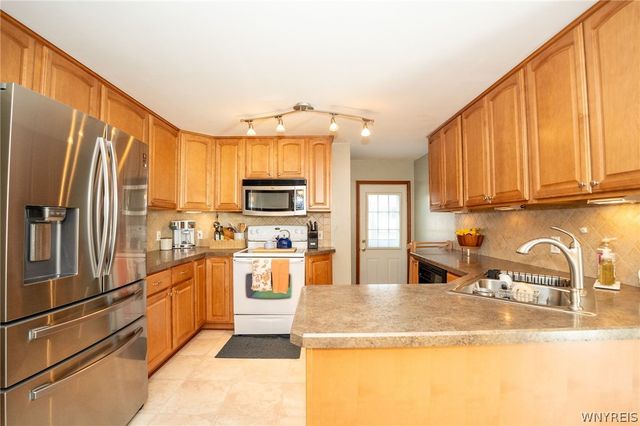 63 Queens Drive, West Seneca, NY 14224