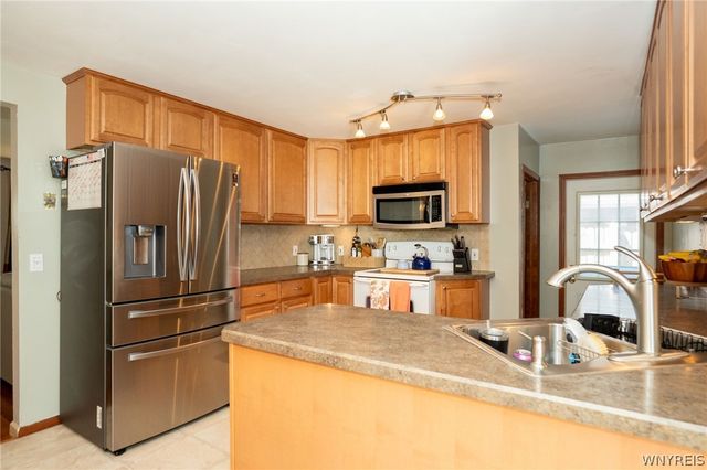 63 Queens Drive, West Seneca, NY 14224