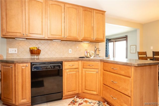 63 Queens Drive, West Seneca, NY 14224