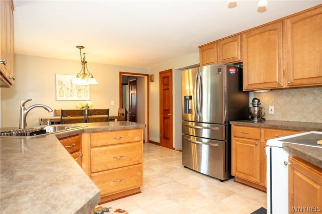 63 Queens Drive, West Seneca, NY 14224