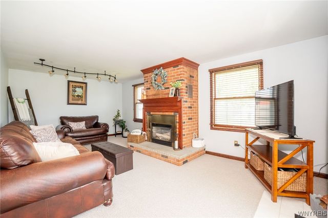 63 Queens Drive, West Seneca, NY 14224