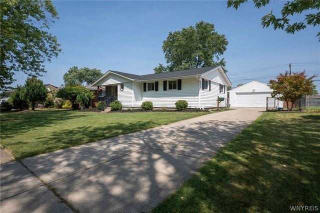 63 Queens Drive, West Seneca, NY 14224
