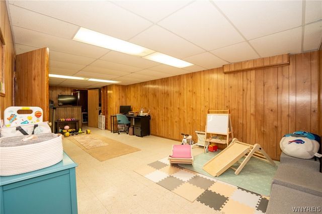 63 Queens Drive, West Seneca, NY 14224