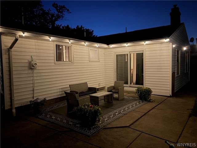 63 Queens Drive, West Seneca, NY 14224