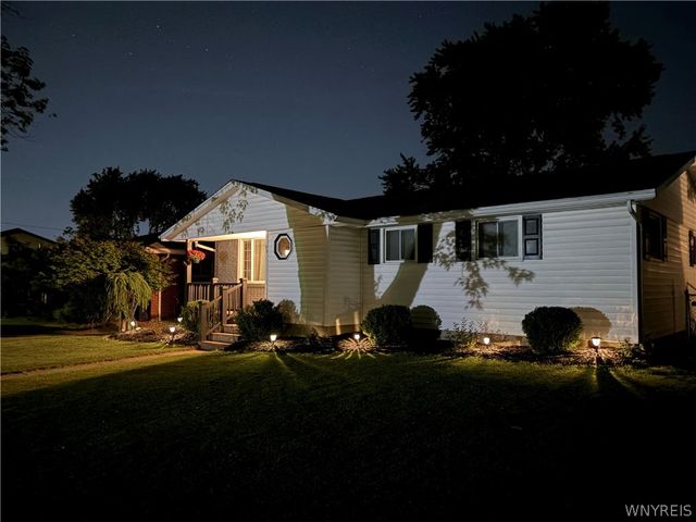 63 Queens Drive, West Seneca, NY 14224