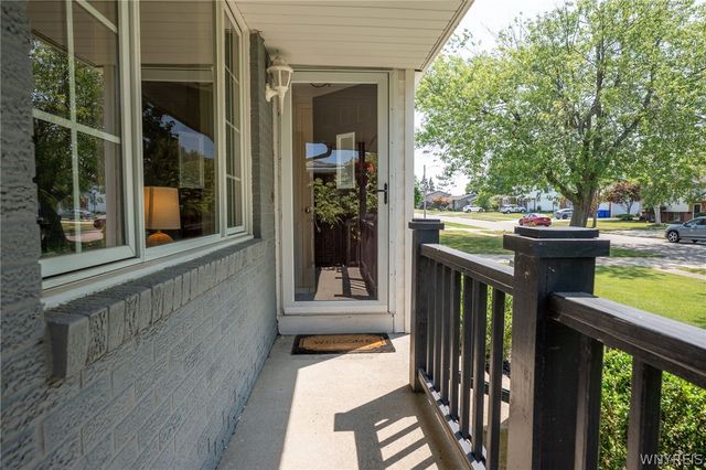 63 Queens Drive, West Seneca, NY 14224