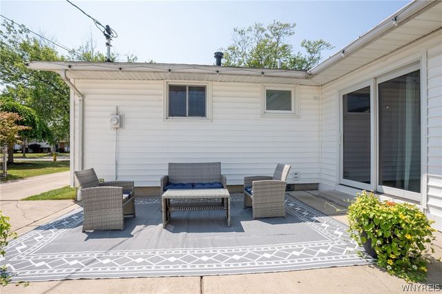 63 Queens Drive, West Seneca, NY 14224