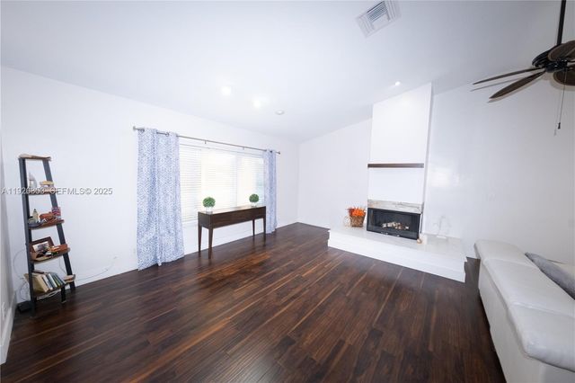 13331 NW 10th St, Sunrise, FL 33323